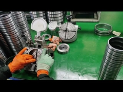 Powierzchołe łożyska rolkowe są poddawane testom precyzyjnym